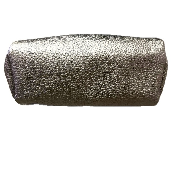 Victoria’s Secret Kisslock Elegant Silver Women's Coin or Cosmetic Pouch - Picture 6 of 8